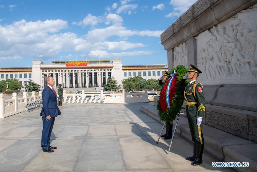 CHINA-BEIJING-UZBEK PM-MONUMENT-TRIBUTE (CN)