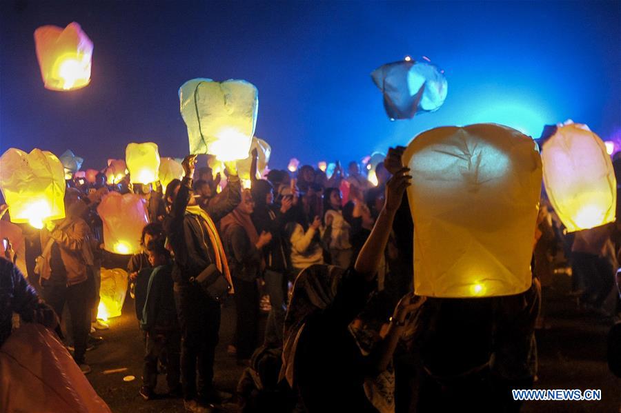 INDONESIA-YOGYAKARTA-SKY LANTERNS