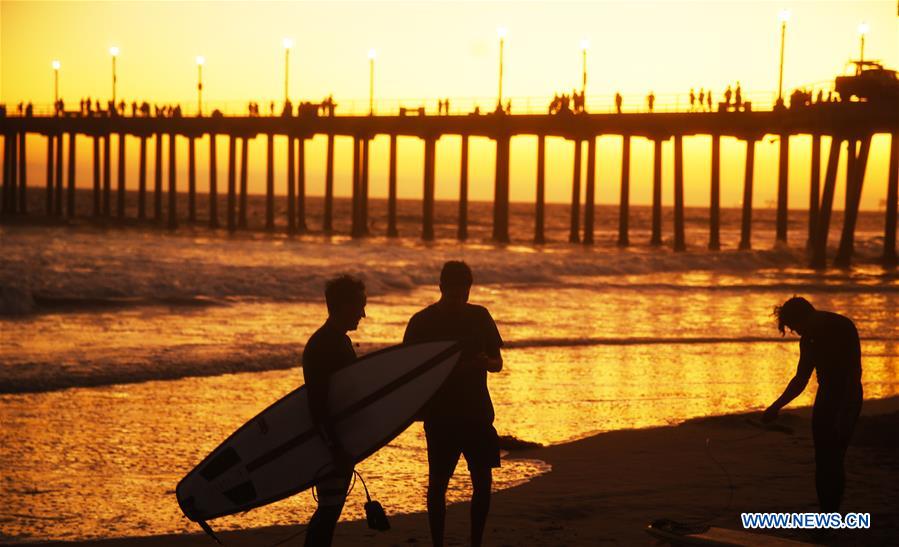 U.S.-CALIFORNIA-HUNTINGTON BEACH-SUNSET