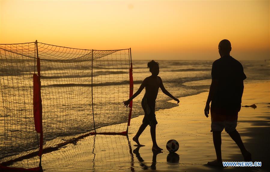 U.S.-CALIFORNIA-HUNTINGTON BEACH-SUNSET