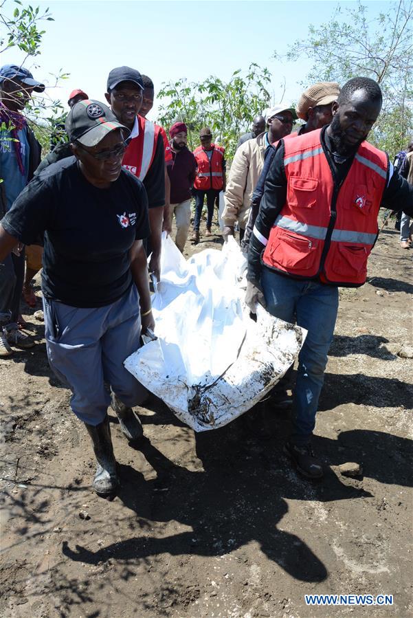 KENYA-NAIVASHA-TOURISTS-FLOODS-VICTIMS