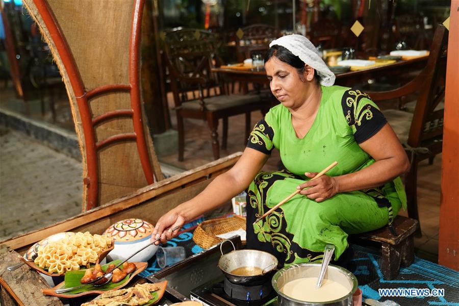 SRI LANKA-COLOMBO-TRADITIONAL DESSERT-KONDA KAVUM