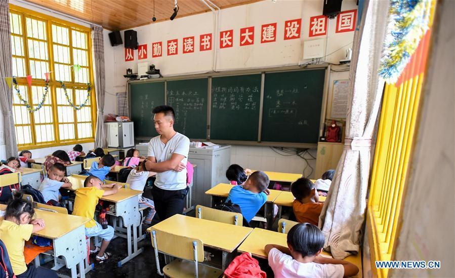 CHINA-HUNAN-XIANGXI-PRIMARY SCHOOL-NEW SEMESTER (CN)