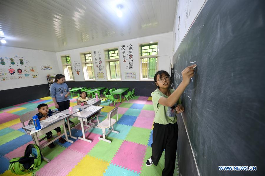 (FOCUS)CHINA-CHONGQING-VOLUNTEER TEACHER (CN)