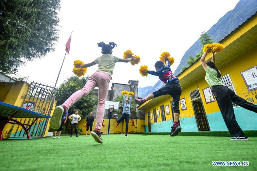 (FOCUS)CHINA-CHONGQING-VOLUNTEER TEACHER (CN)