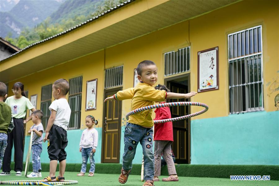 (FOCUS)CHINA-CHONGQING-VOLUNTEER TEACHER (CN)