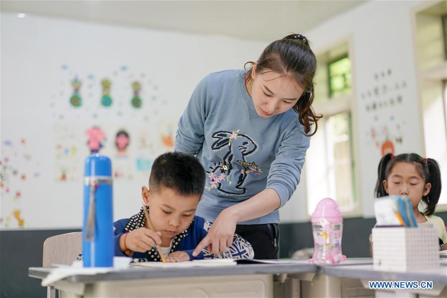 (FOCUS)CHINA-CHONGQING-VOLUNTEER TEACHER (CN)