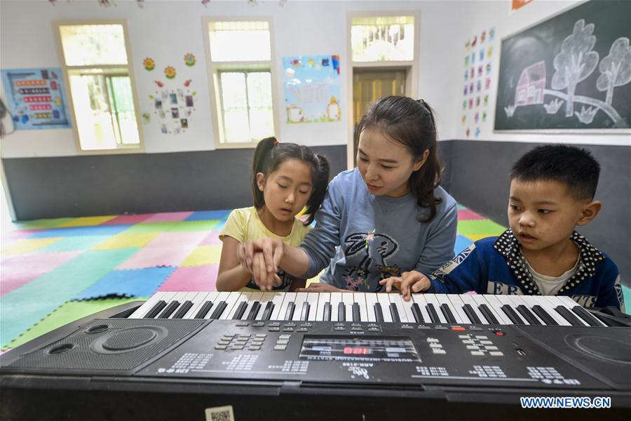 (FOCUS)CHINA-CHONGQING-VOLUNTEER TEACHER (CN)