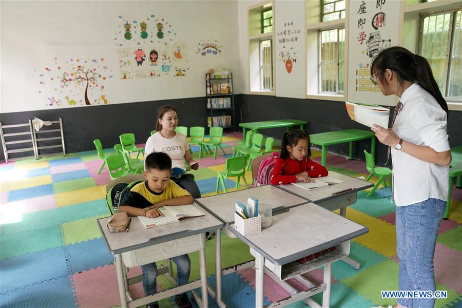 (FOCUS)CHINA-CHONGQING-VOLUNTEER TEACHER (CN)