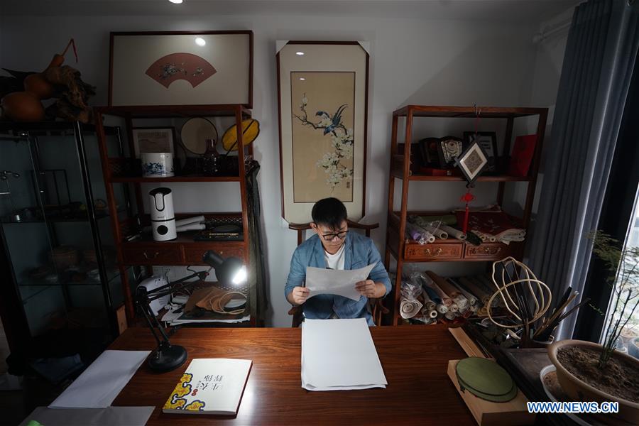 CHINA-JIANGSU-KESI-CRAFTSMAN (CN)