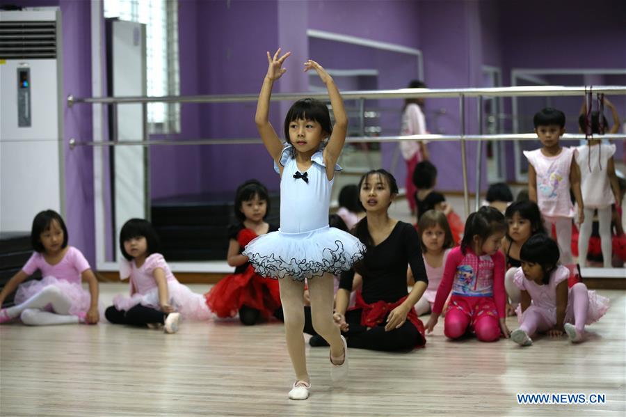 MYANMAR-YANGON-BALLET DANCE SCHOOL
