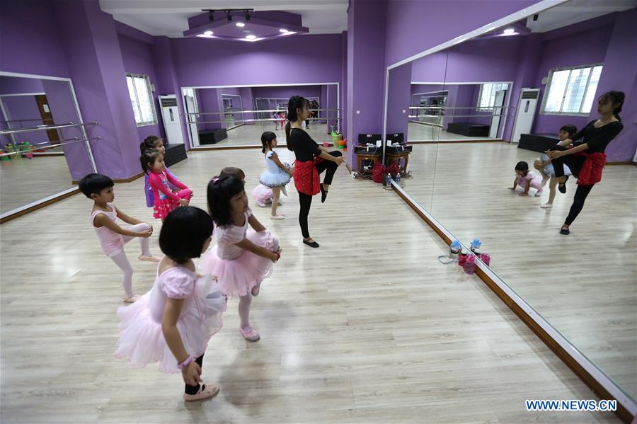 MYANMAR-YANGON-BALLET DANCE SCHOOL