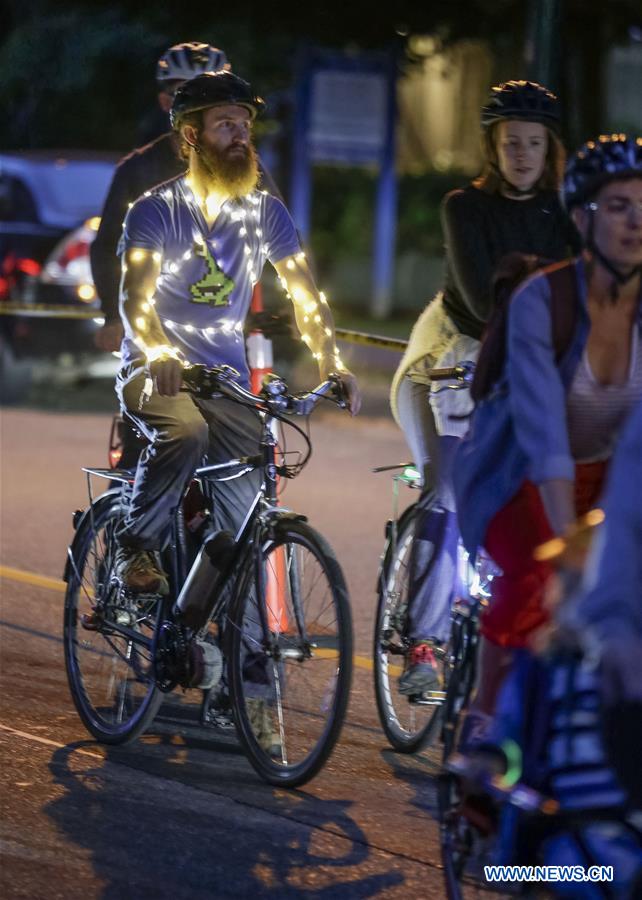 CANADA-VANCOUVER-BIKE THE NIGHT-EVENT