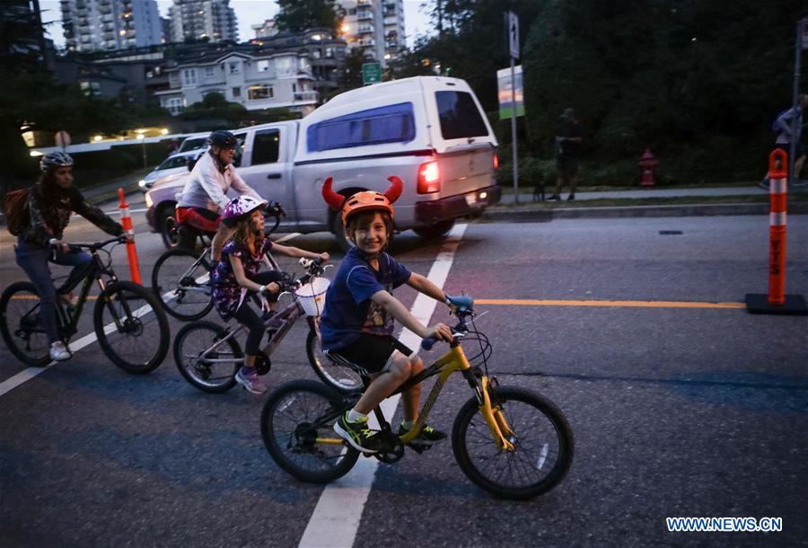 CANADA-VANCOUVER-BIKE THE NIGHT-EVENT
