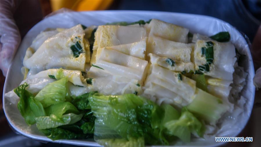 CHINA-GUANGXI-QINZHOU-SNACK-RICE ROLL (CN)