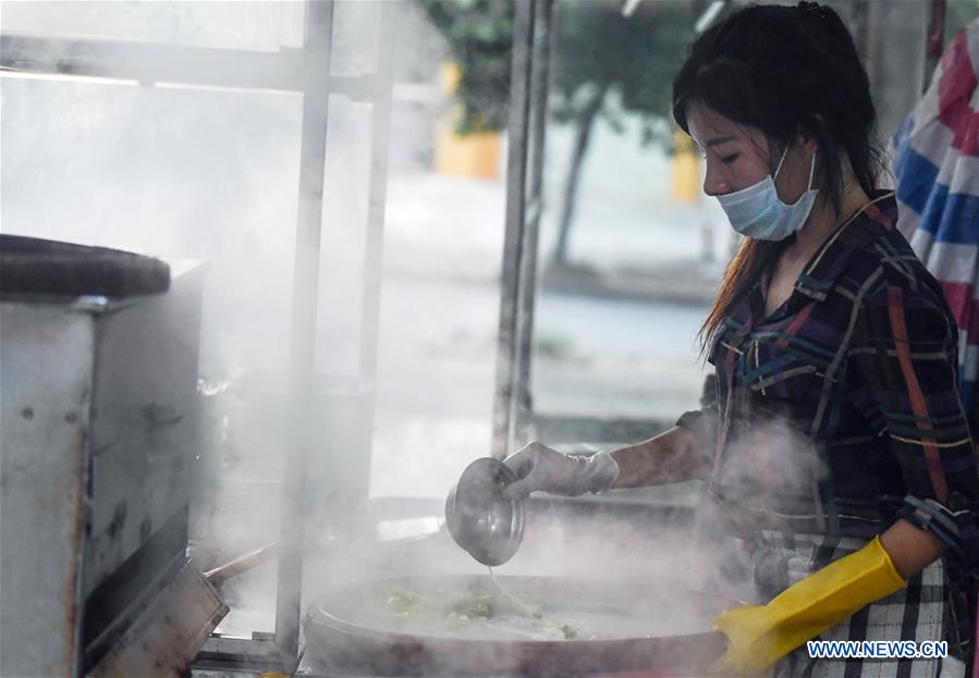 CHINA-GUANGXI-QINZHOU-SNACK-RICE ROLL (CN)