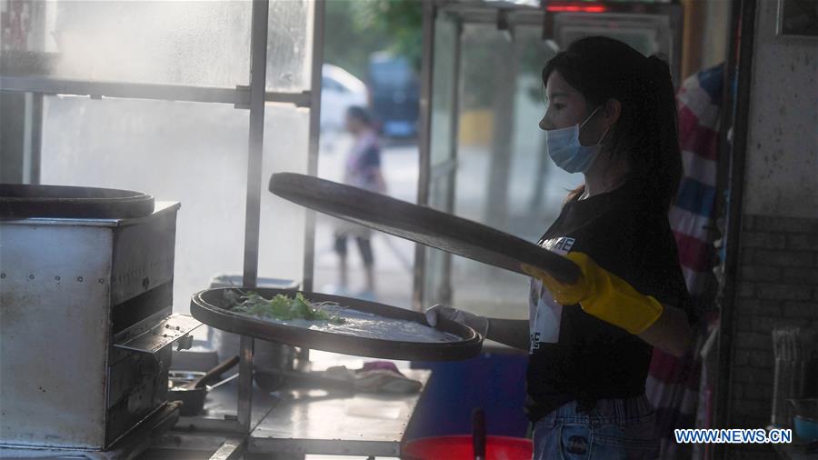 CHINA-GUANGXI-QINZHOU-SNACK-RICE ROLL (CN)