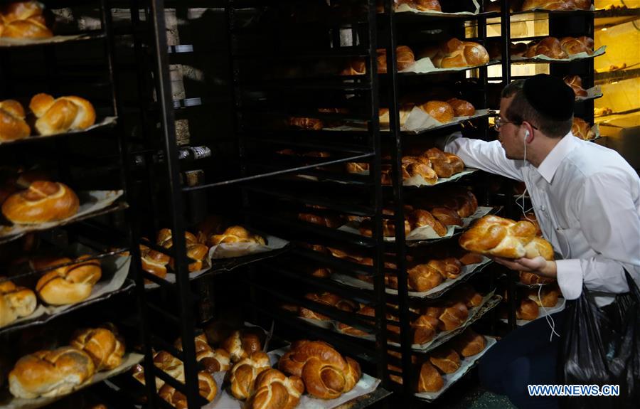 MIDEAST-JERUSALEM-CHALLAH