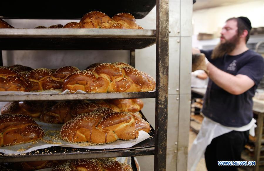 MIDEAST-JERUSALEM-CHALLAH