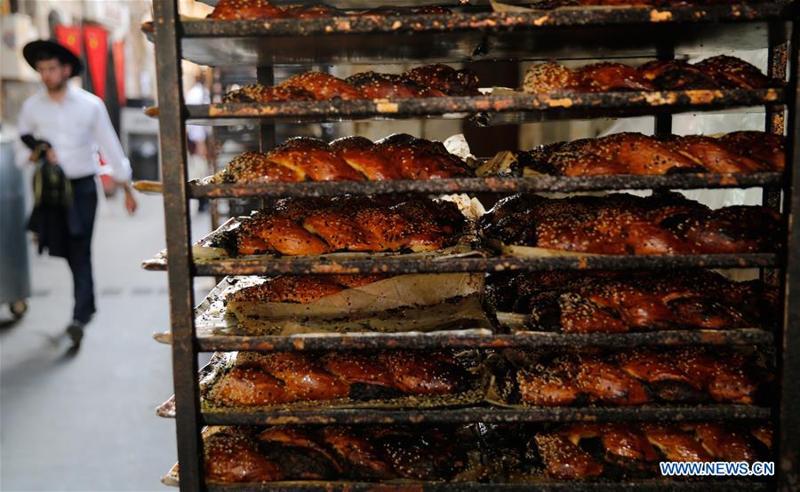 MIDEAST-JERUSALEM-CHALLAH