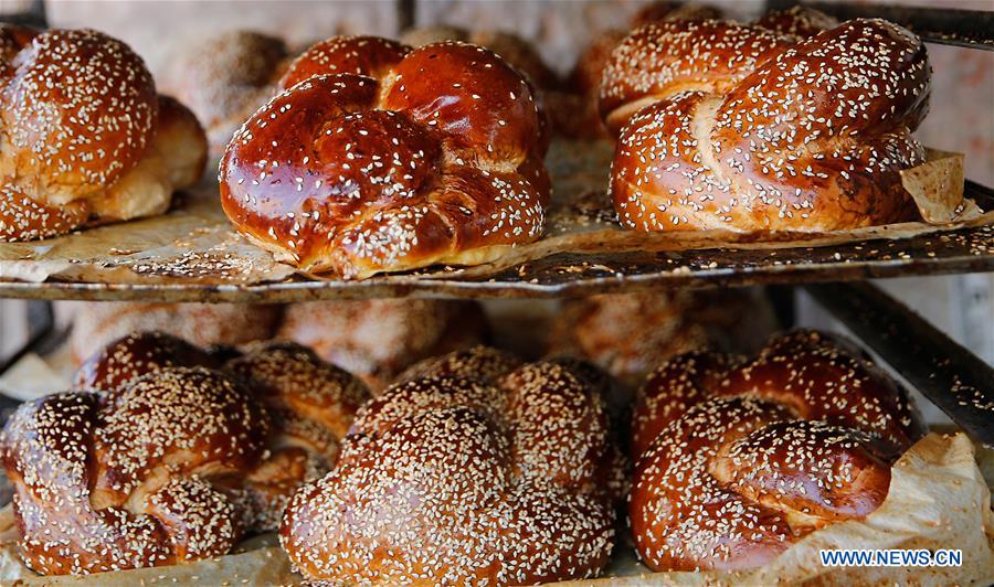 MIDEAST-JERUSALEM-CHALLAH