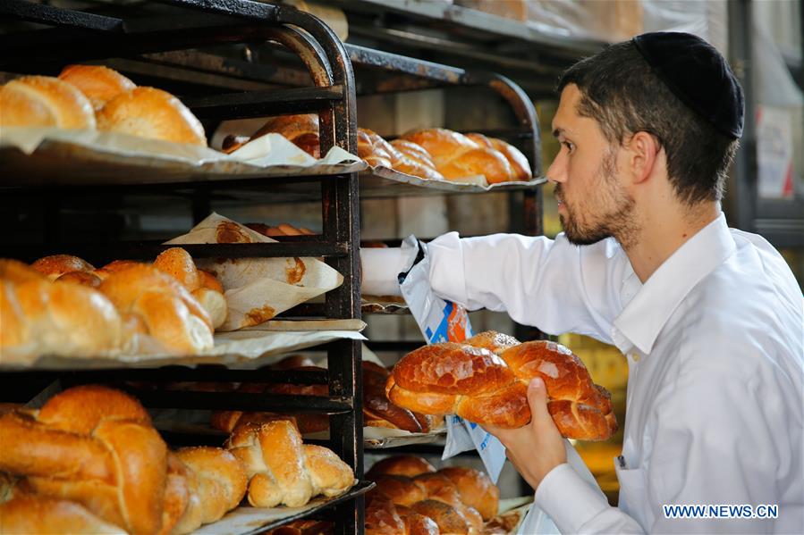 MIDEAST-JERUSALEM-CHALLAH