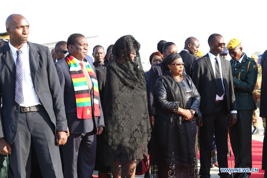 ZIMBABWE-HARARE-MUGABE-BODY-ARRIVAL