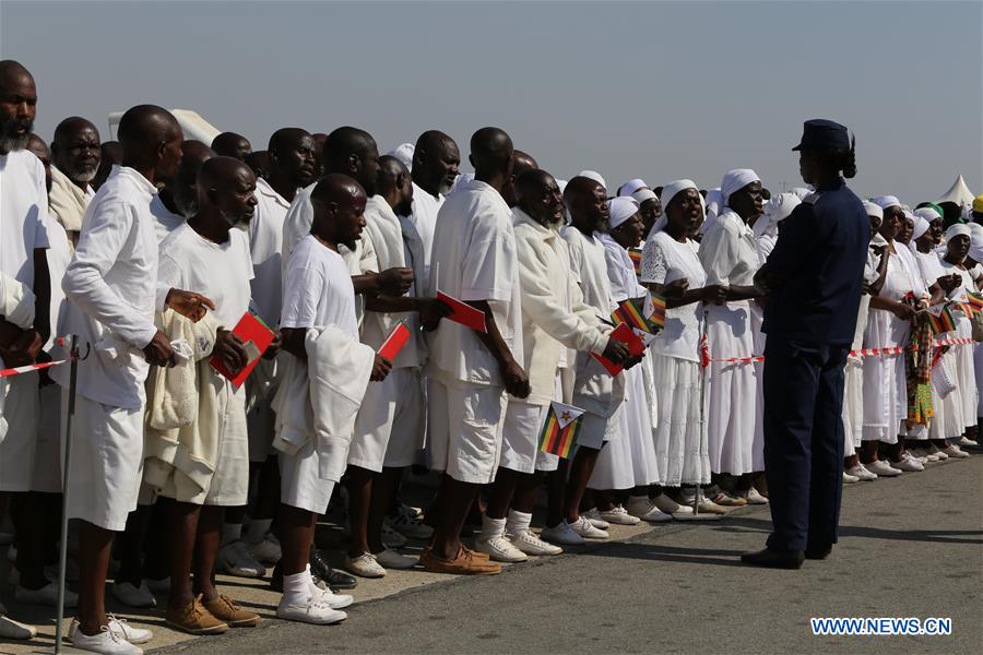ZIMBABWE-HARARE-MUGABE-BODY-ARRIVAL