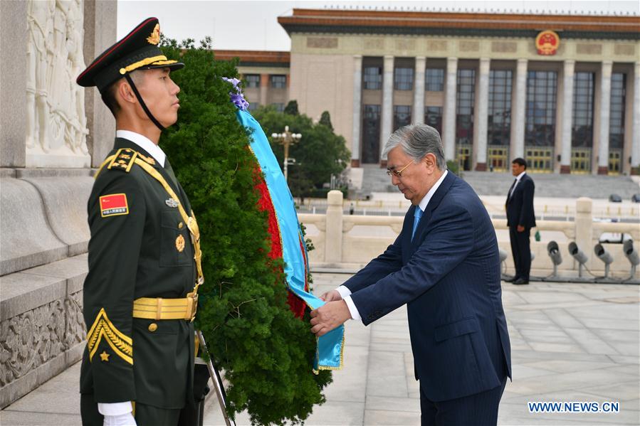 CHINA-BEIJING-KAZAKH PRESIDENT-MONUMENT-TRIBUTE (CN)