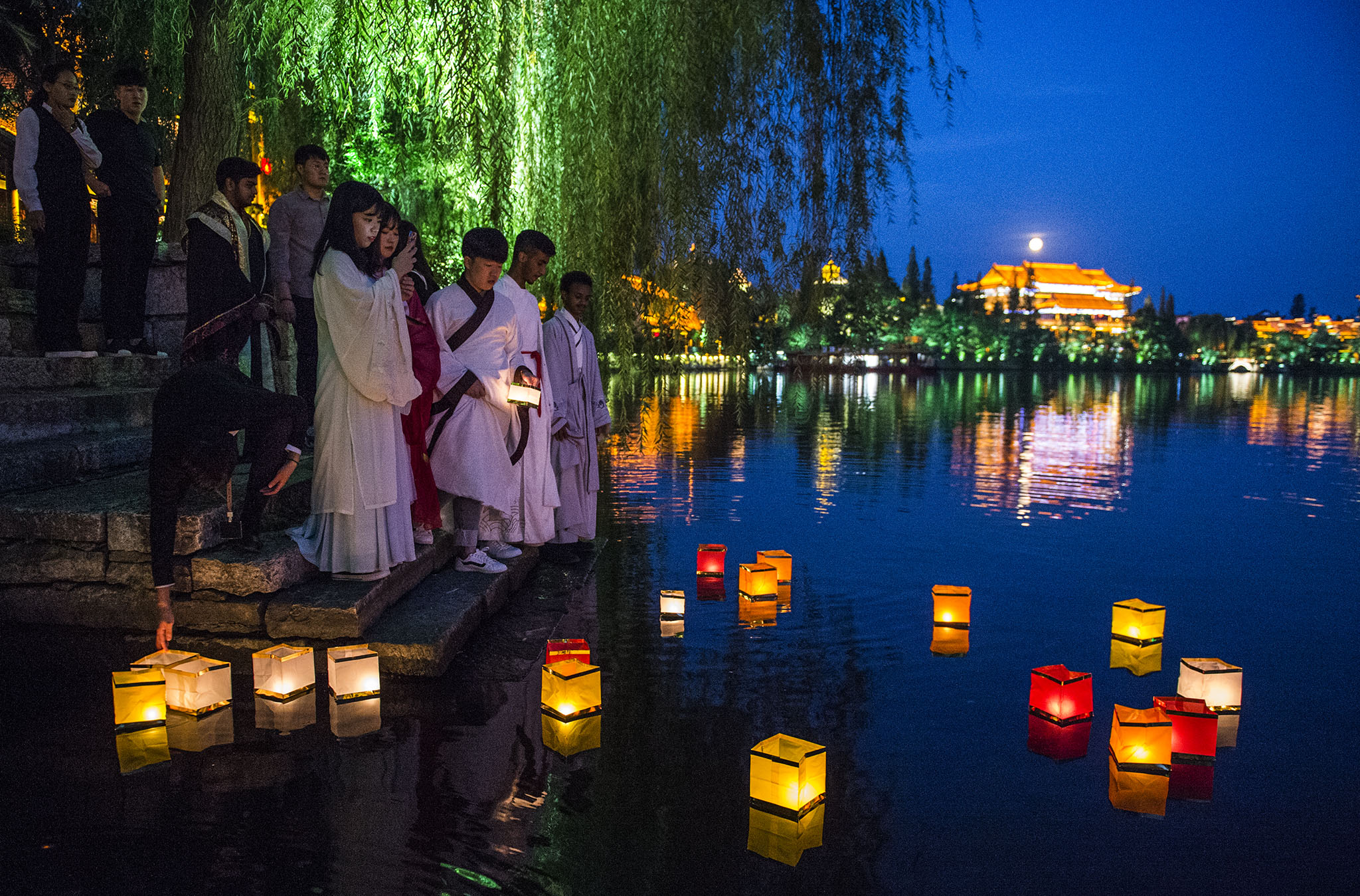 Q&A What is MidAutumn Festival? Xinhua English.news.cn