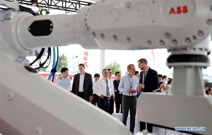 CHINA-SHANGHAI-ABB-ROBOTICS FACTORY (CN)