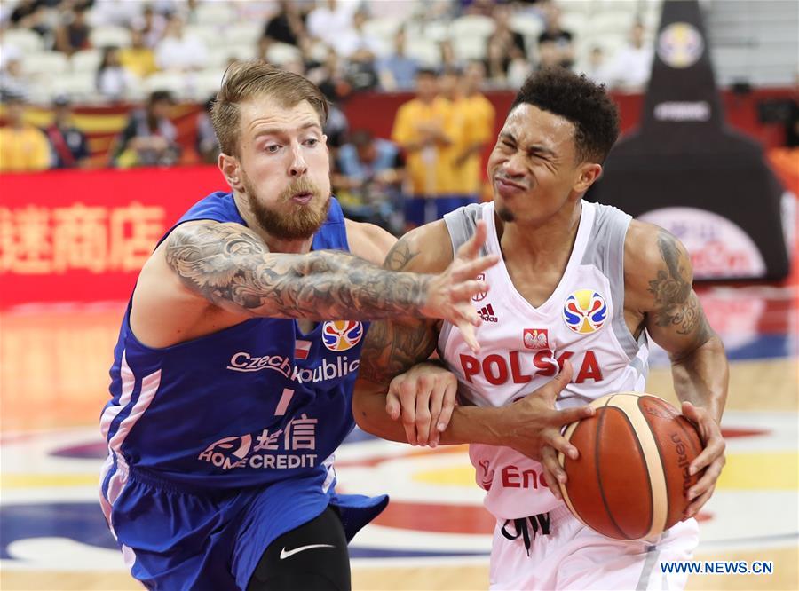 (SP)CHINA-SHANGHAI-BASKETBALL-FIBA WORLD CUP-CLASSIFICAITON GAMES 5-8-POL VS CZE(CN)