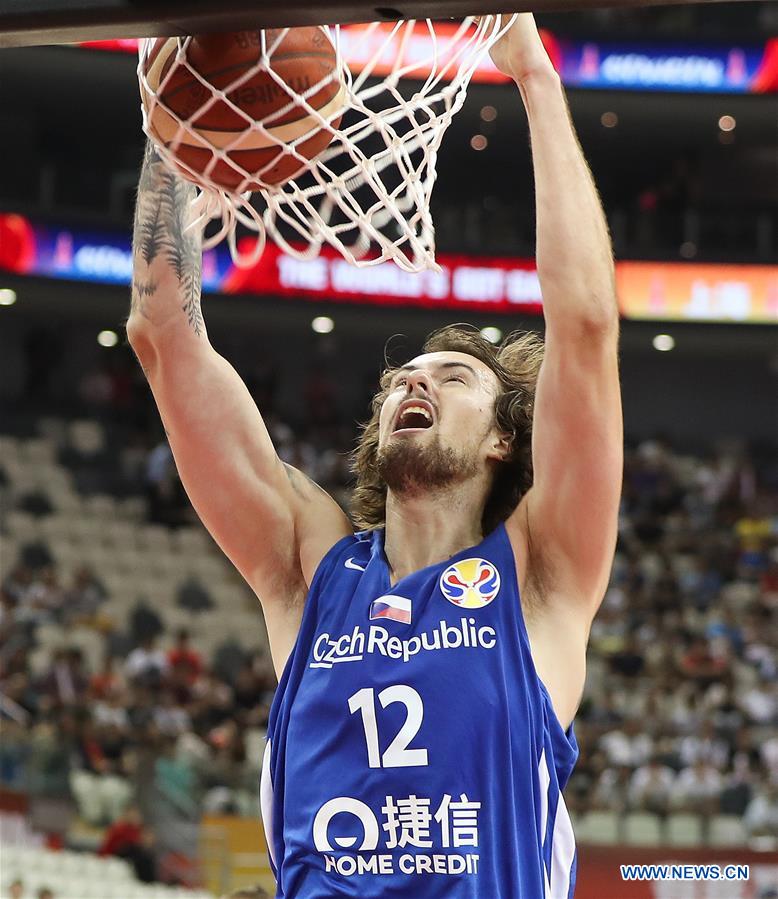 (SP)CHINA-SHANGHAI-BASKETBALL-FIBA WORLD CUP-CLASSIFICAITON GAMES 5-8-POL VS CZE(CN)