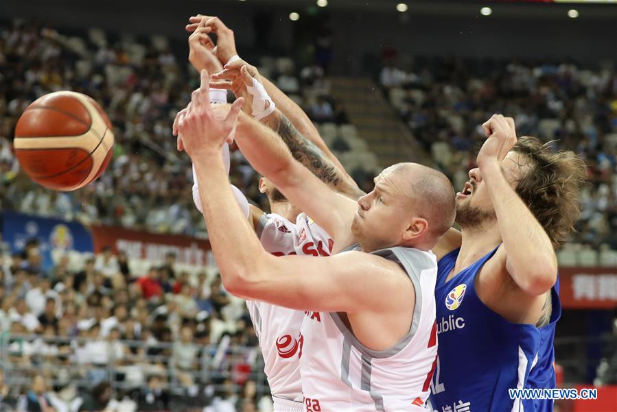 (SP)CHINA-SHANGHAI-BASKETBALL-FIBA WORLD CUP-CLASSIFICAITON GAMES 5-8-POL VS CZE(CN)