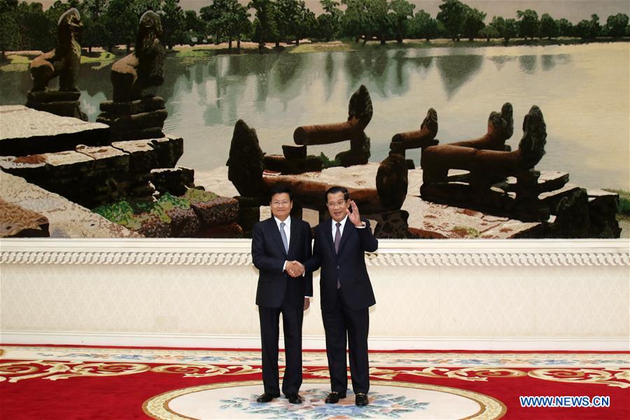CAMBODIA-LAOS-PMS-MEETING 