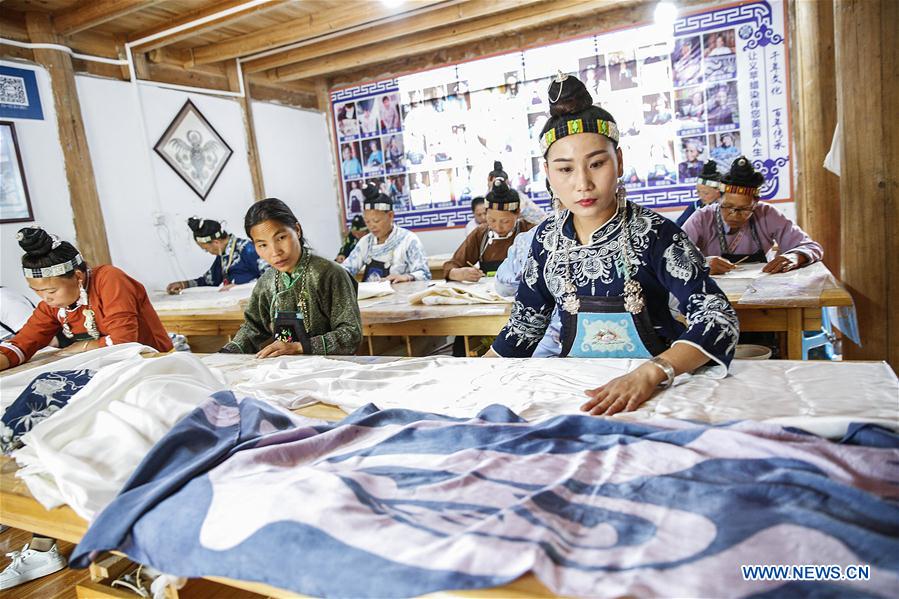 CHINA-MOM HANDWORKS-INTANGIBLE HERITAGE (CN)