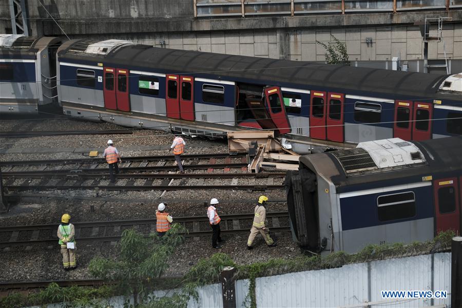CHINA-HONG KONG-TRAIN-DERAILING (CN)