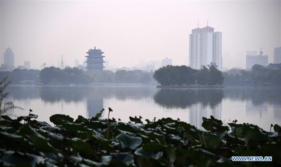 CHINA-SHANDONG-JINAN-DAMING LAKE-MORNING FOG (CN)
