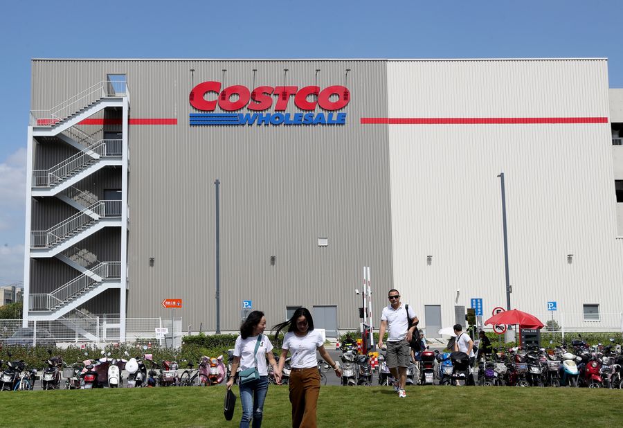 Chinese shoppers embrace Costco maiden store with big spending, open