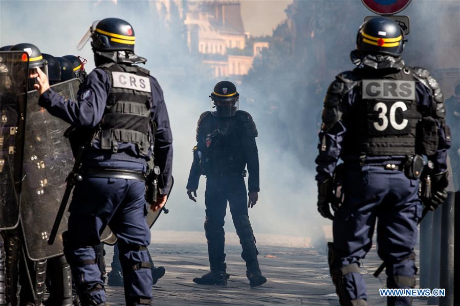 FRANCE-PARIS-PROTEST-POLICE-"YELLOW VEST"