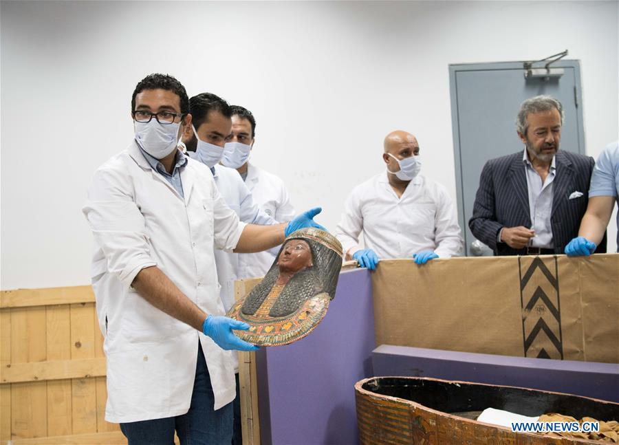 EGYPT-CAIRO-SARCOPHAGI-MUMMIES-UNPACKING