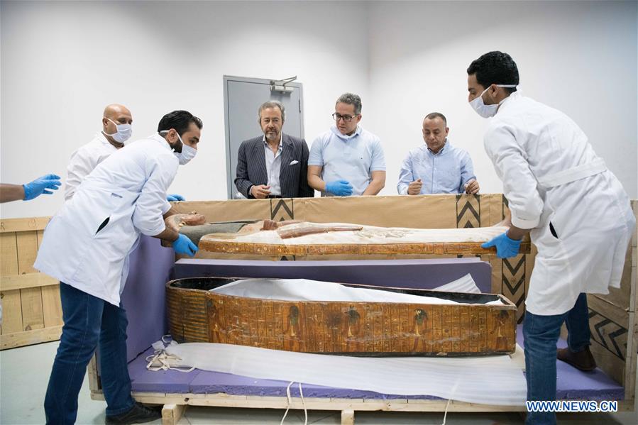EGYPT-CAIRO-SARCOPHAGI-MUMMIES-UNPACKING