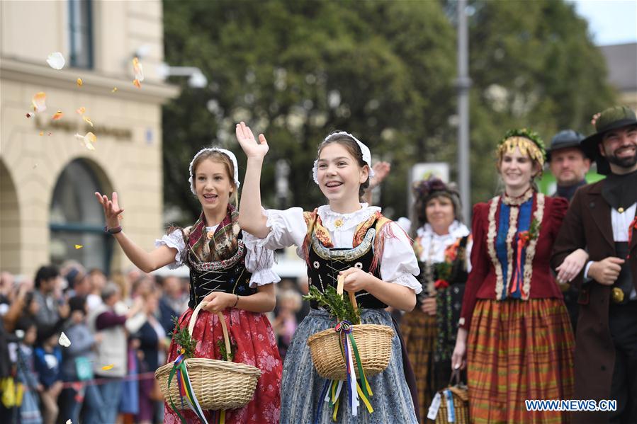 GERMANY-MUNICH-OKTOBERFEST-PARADE