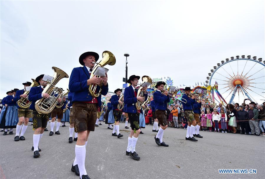 GERMANY-MUNICH-OKTOBERFEST-PARADE