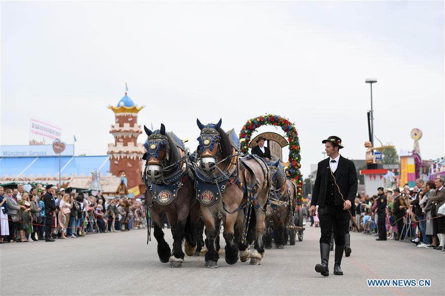 GERMANY-MUNICH-OKTOBERFEST-PARADE