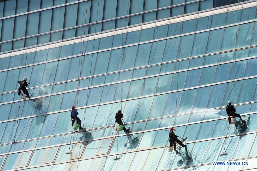 KUWAIT-KUWAIT CITY-WINDOW CLEANERS