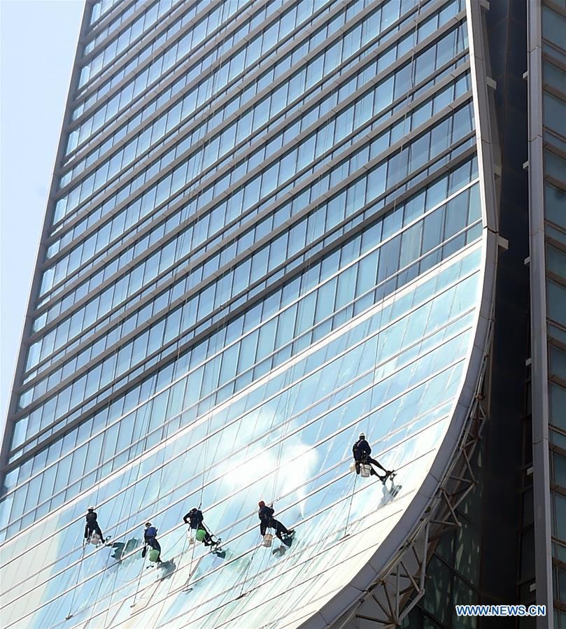 KUWAIT-KUWAIT CITY-WINDOW CLEANERS