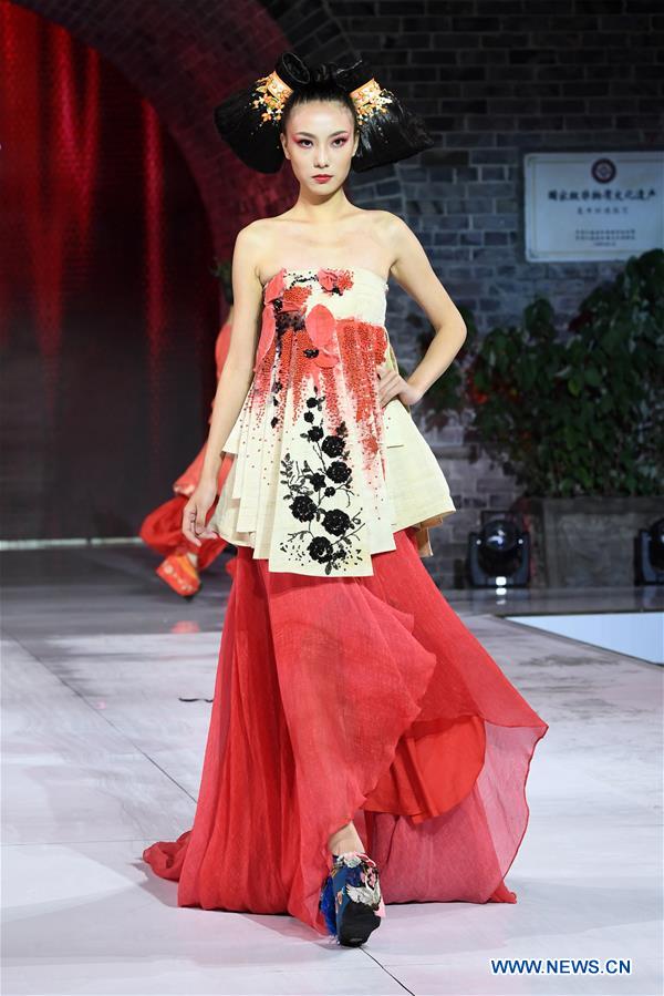 CHINA-CHONGQING-FASHION SHOW-ZHANG YICHAO(CN)