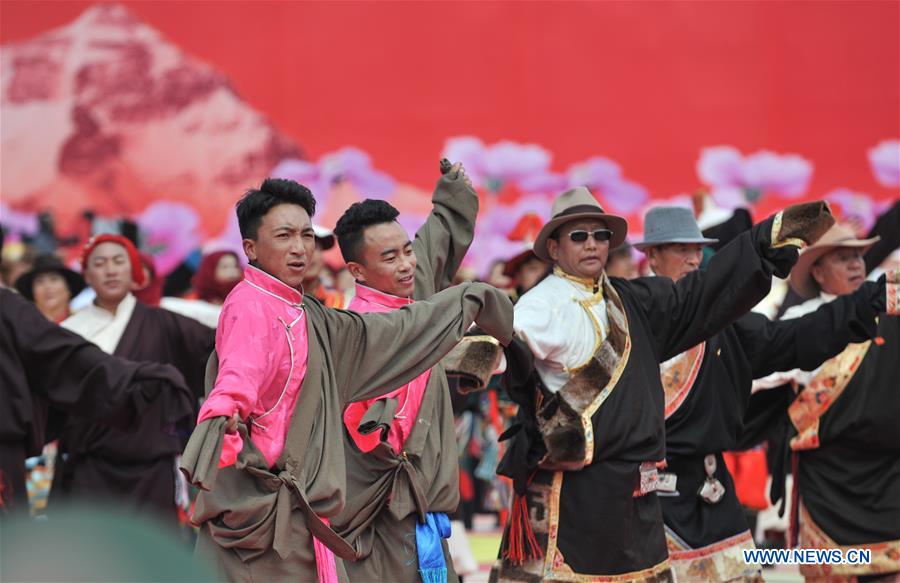 CHINA-TIBET-LHASA-POTALA PALACE-GUOZHUANG DANCE (CN)