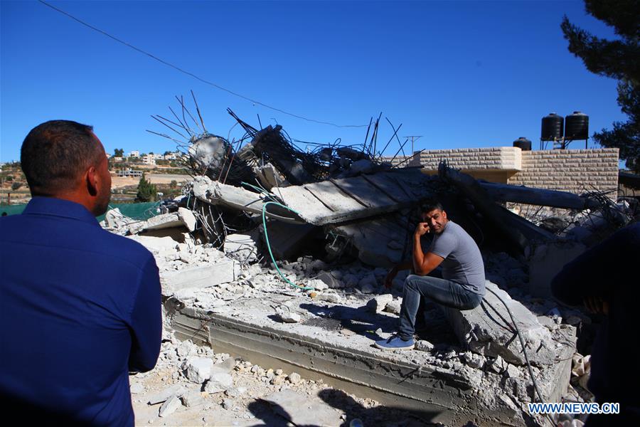 MIDEAST-HEBRON-DEMOLISHED HOUSE